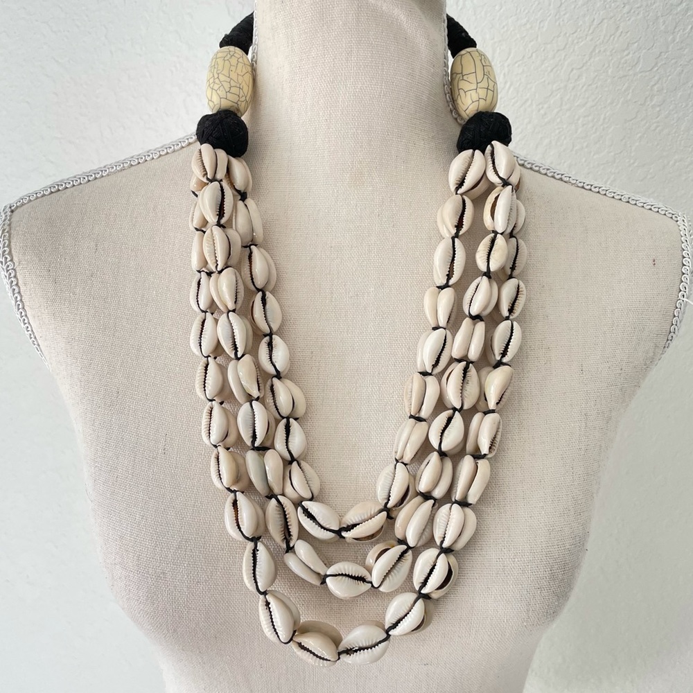 ANTIQUE TRIBAL TIBETAN WOVEN COWRIE SHELL NECKLACE
